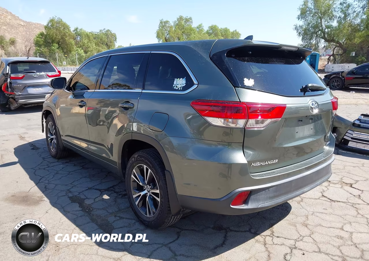 2018 Toyota Highlander Le Plus VIN:5TDBZRFH6JS864243 - 3