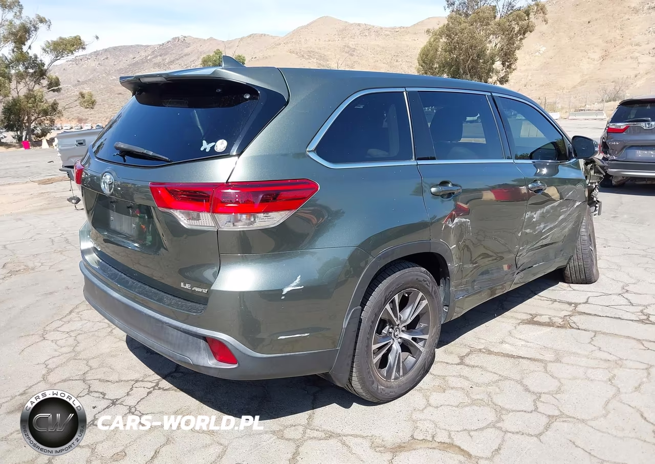 2018 Toyota Highlander Le Plus VIN:5TDBZRFH6JS864243 - 4