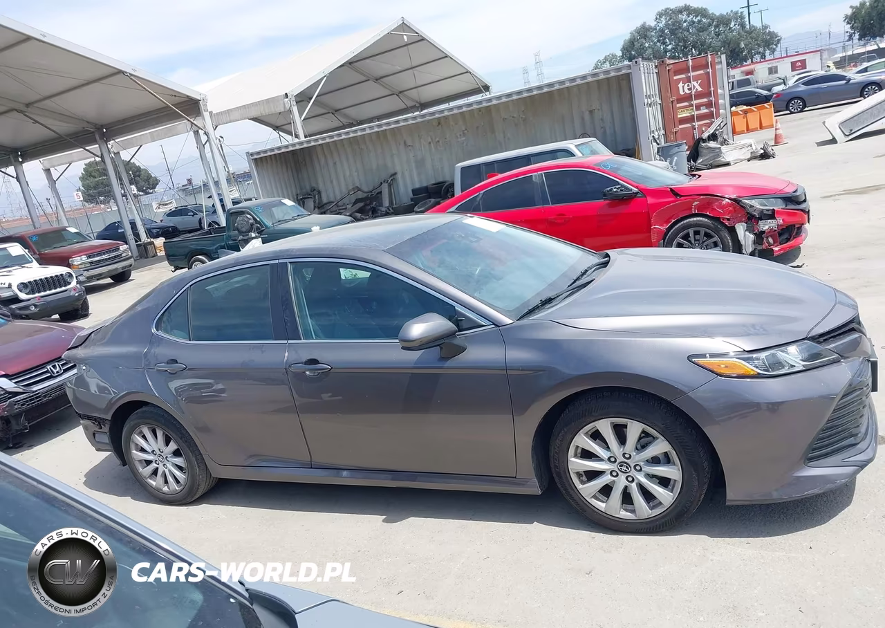 2019 Toyota Camry Le VIN:4T1B11HK1KU732971 - 14