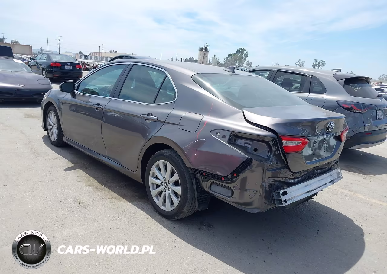 2019 Toyota Camry Le VIN:4T1B11HK1KU732971 - 3