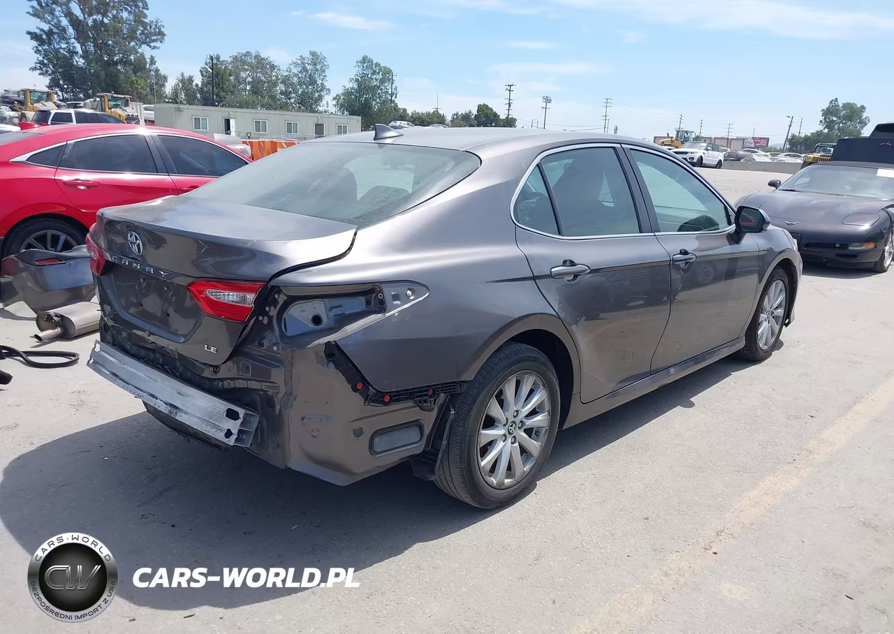 2019 Toyota Camry Le VIN:4T1B11HK1KU732971 - 4