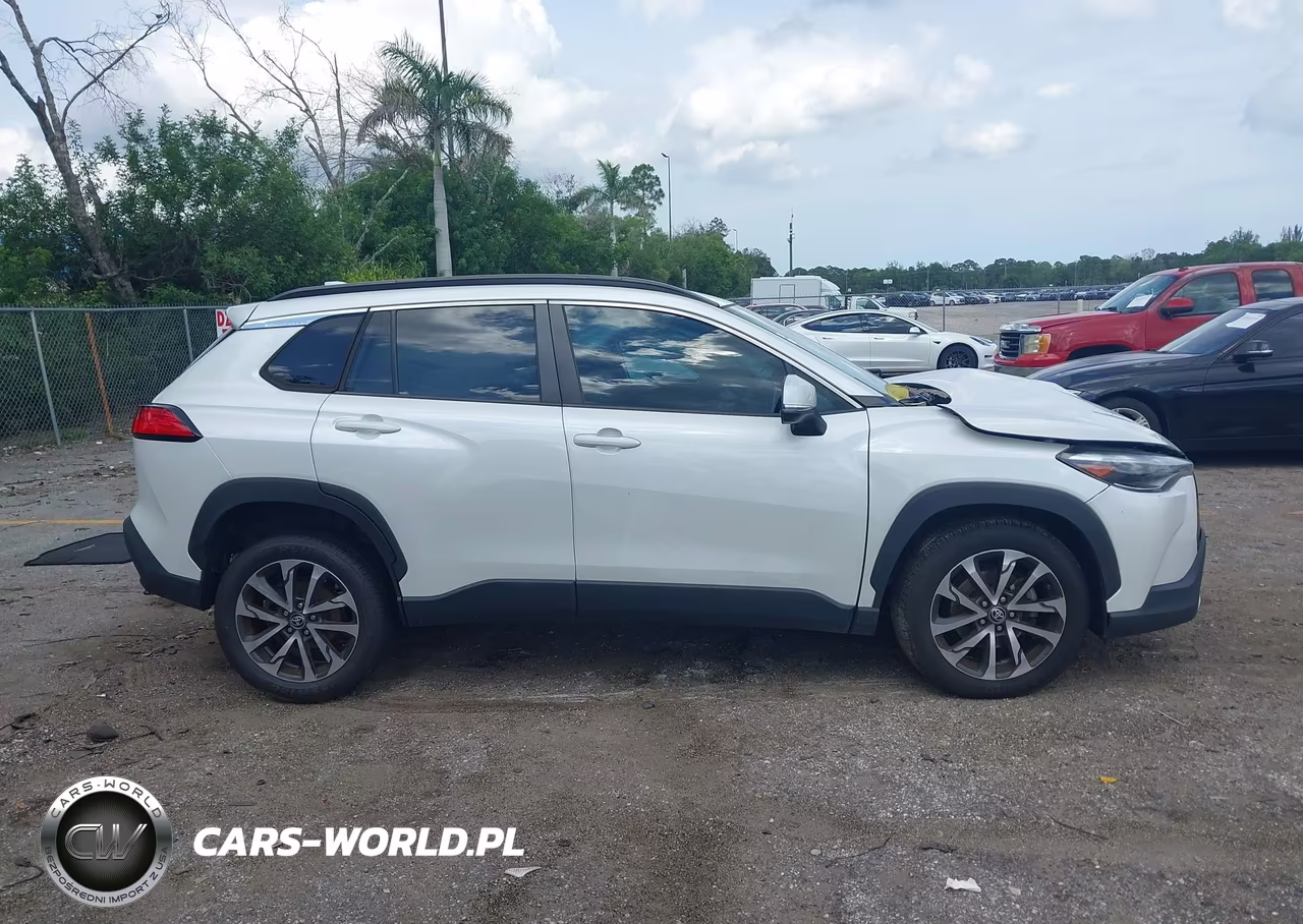 2022 Toyota Corolla Cross Xle VIN:7MUDAAAGXNV002817 - 12