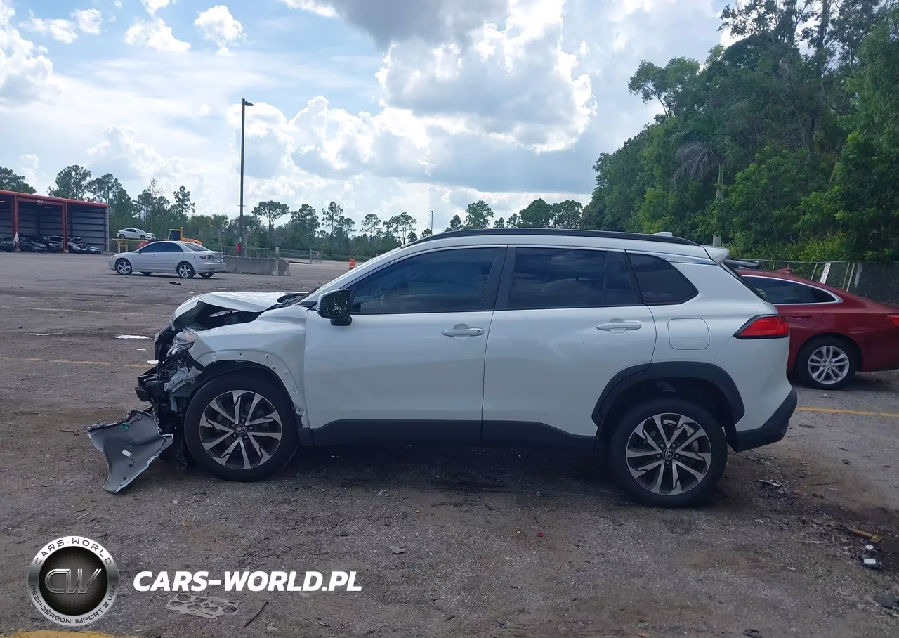 2022 Toyota Corolla Cross Xle VIN:7MUDAAAGXNV002817 - 13