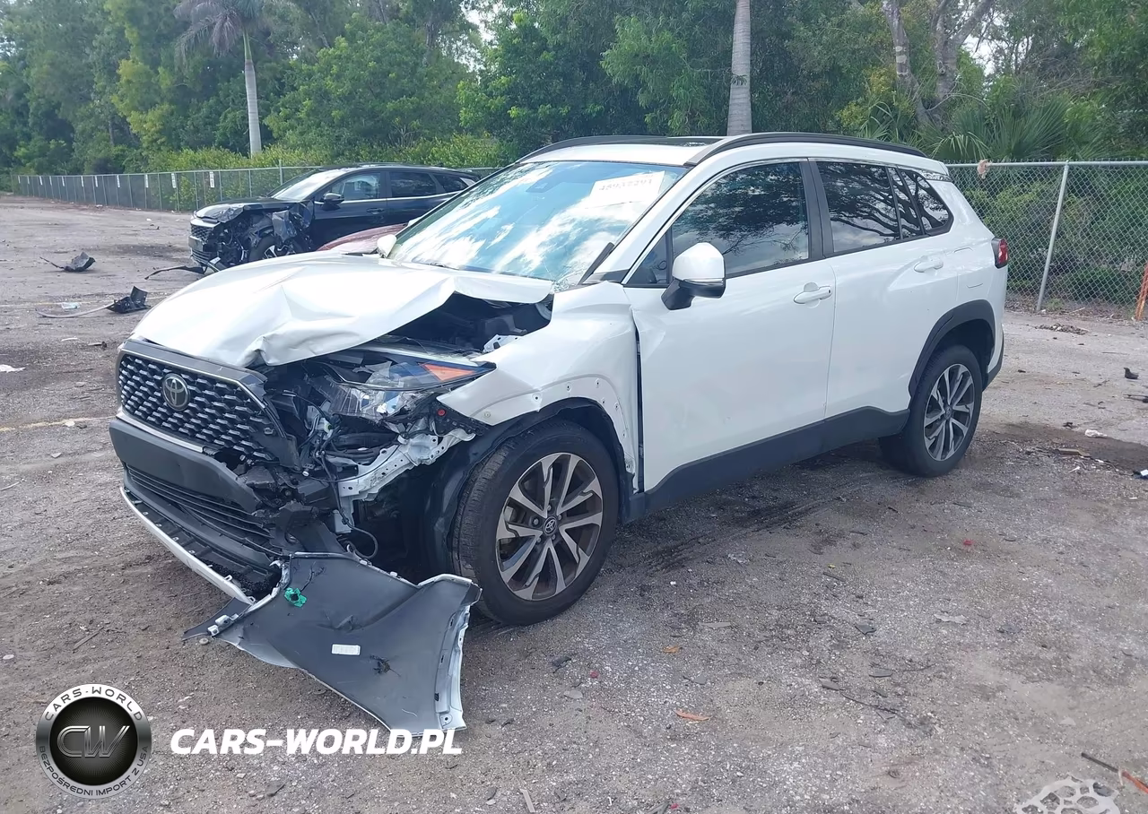 2022 Toyota Corolla Cross Xle VIN:7MUDAAAGXNV002817 - 2
