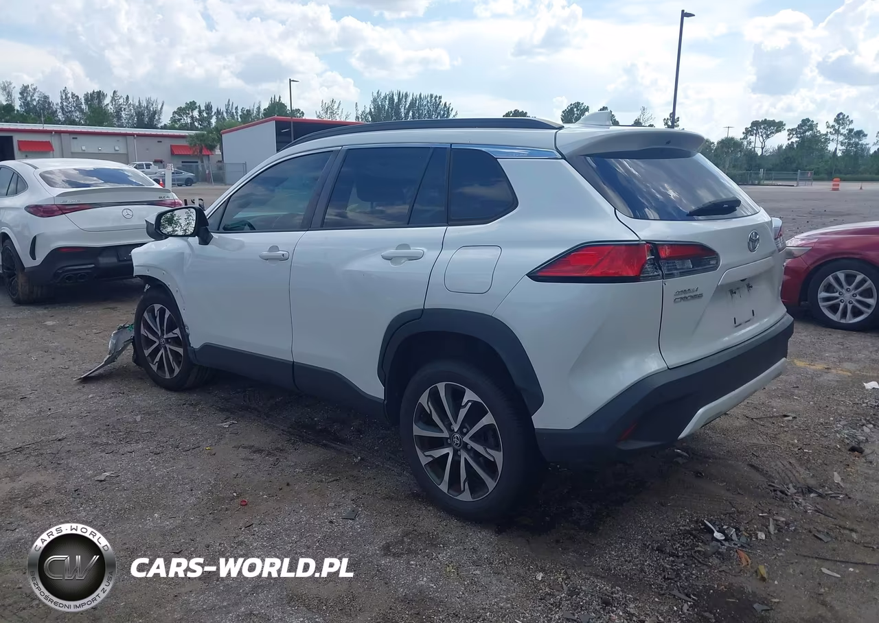 2022 Toyota Corolla Cross Xle VIN:7MUDAAAGXNV002817 - 3