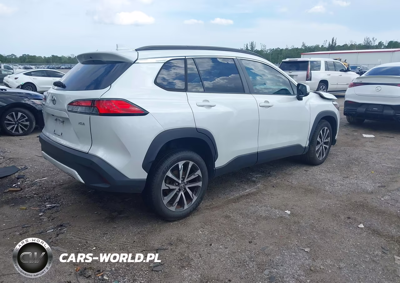 2022 Toyota Corolla Cross Xle VIN:7MUDAAAGXNV002817 - 4