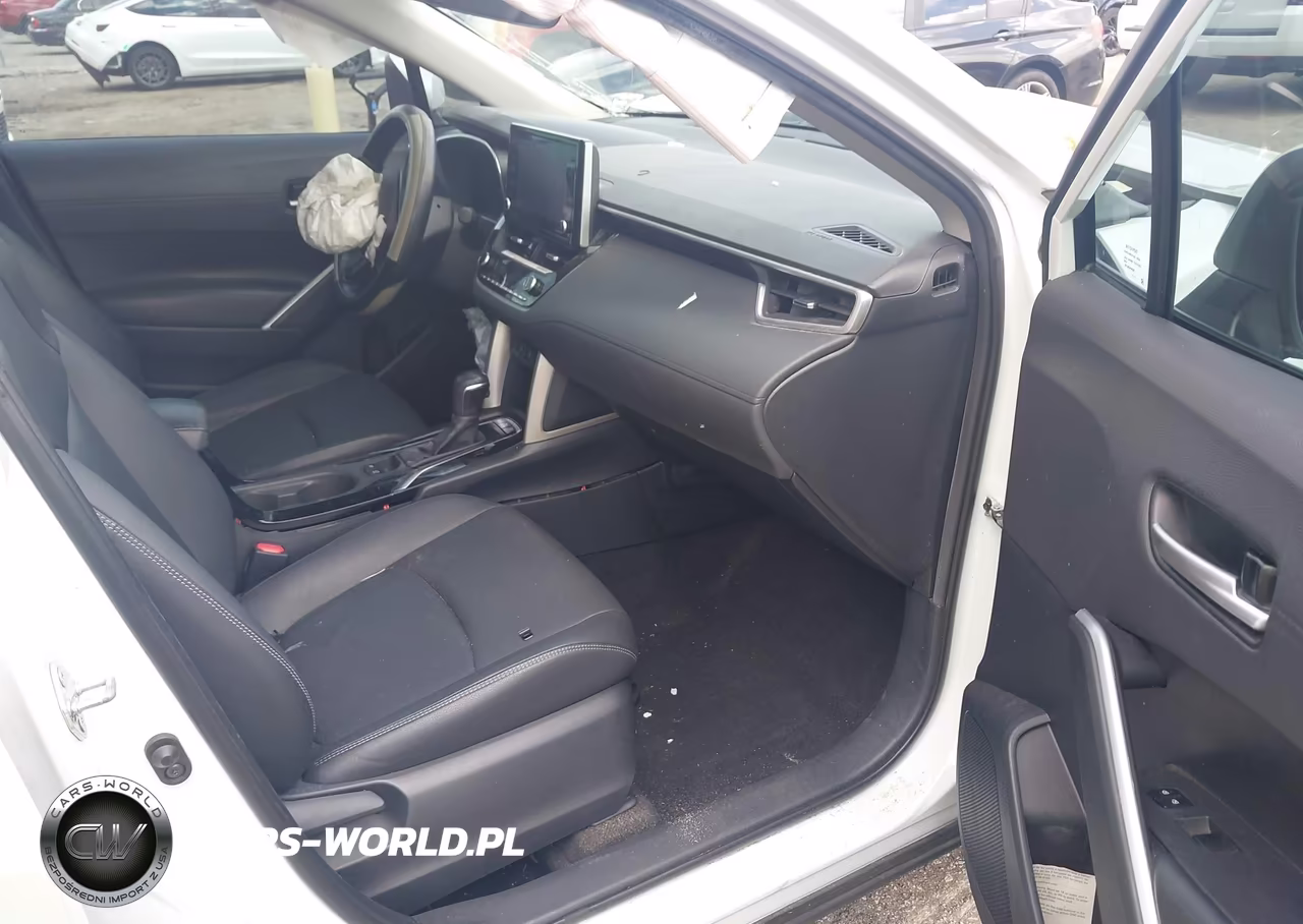2022 Toyota Corolla Cross Xle VIN:7MUDAAAGXNV002817 - 5