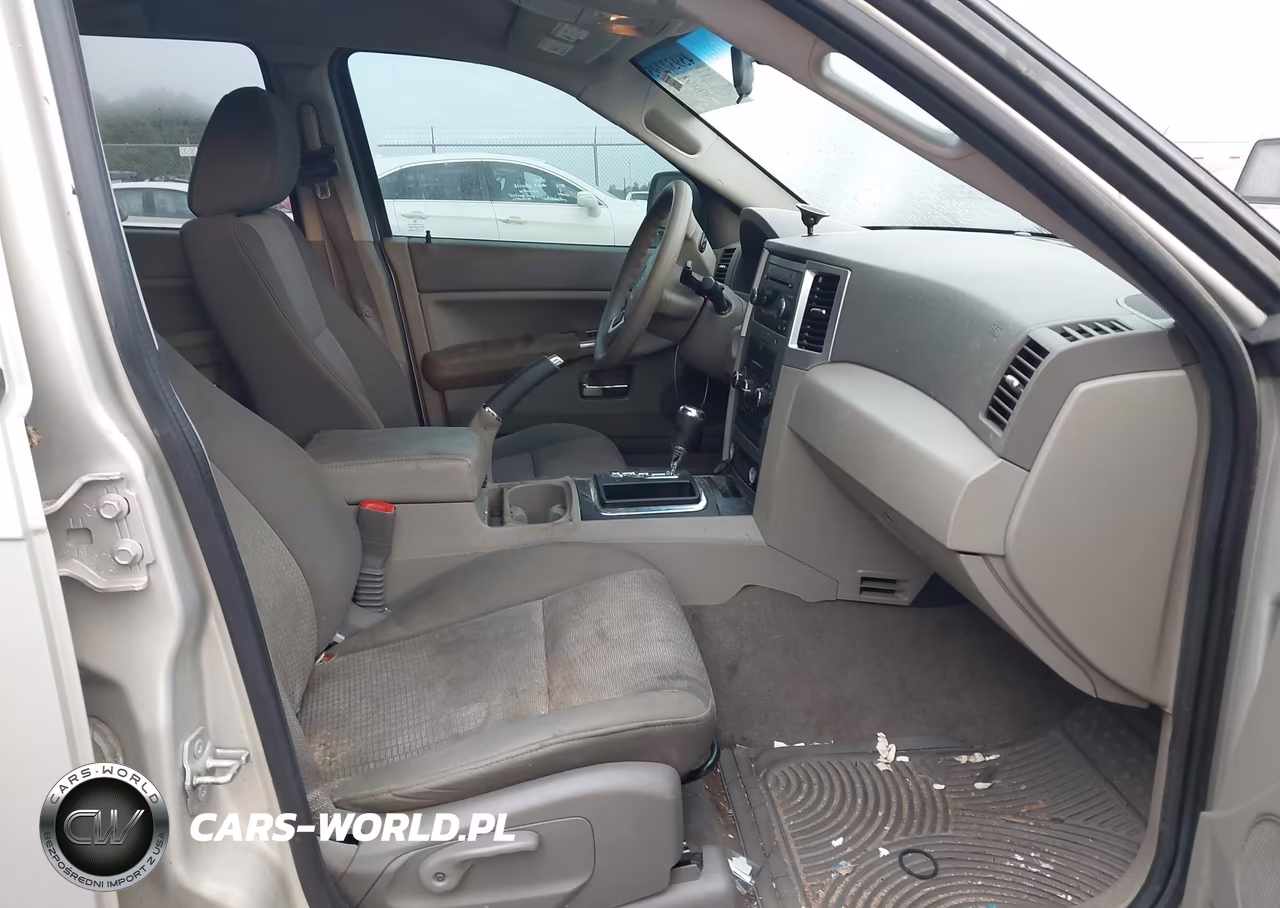 2009 Jeep Grand Cherokee Laredo VIN:1J8GS48K49C557570 - 5