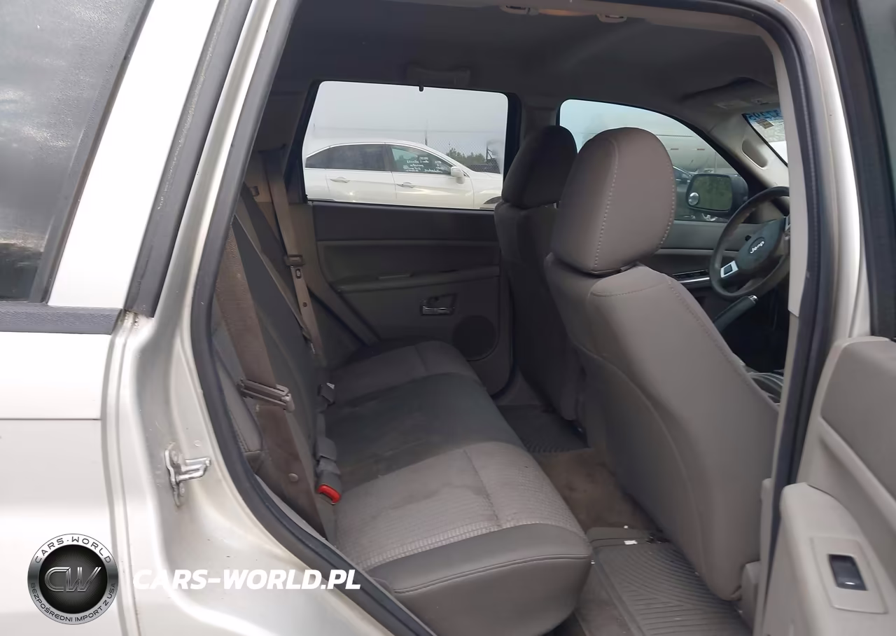 2009 Jeep Grand Cherokee Laredo VIN:1J8GS48K49C557570 - 8