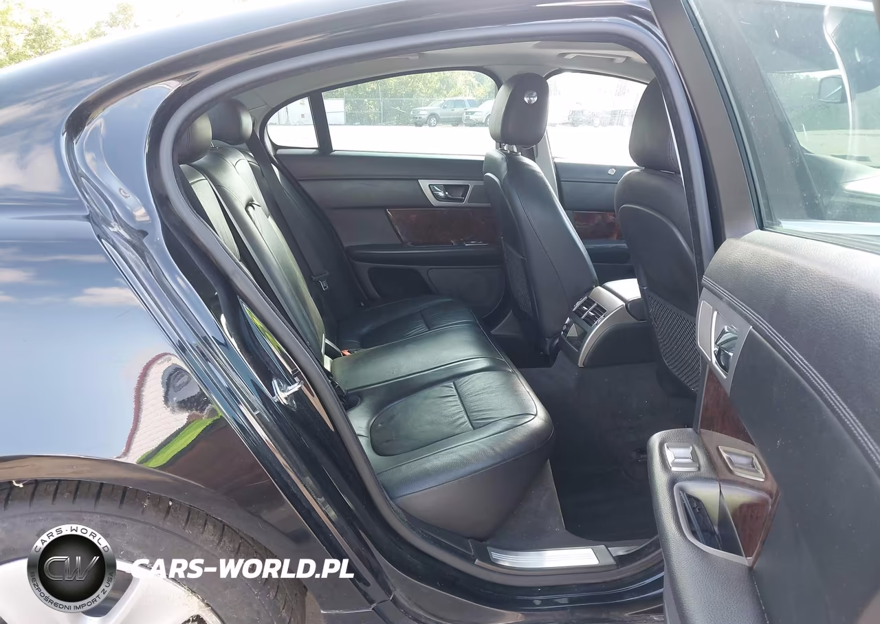 2011 Jaguar Xf VIN:SAJWA0FB9BLR92111 - 8