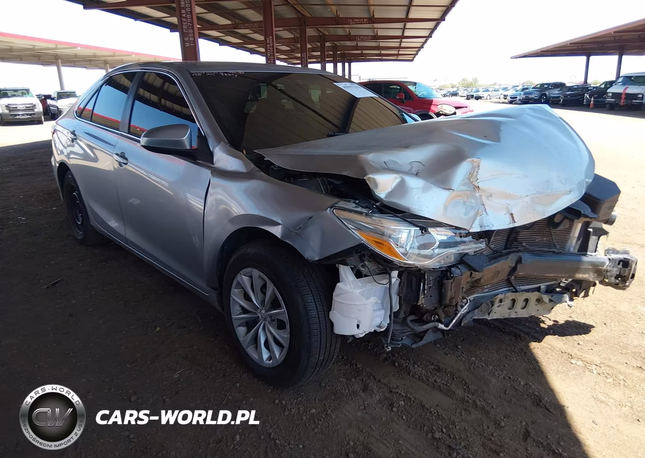2015 Toyota Camry Le – zdjęcie 1 z 16