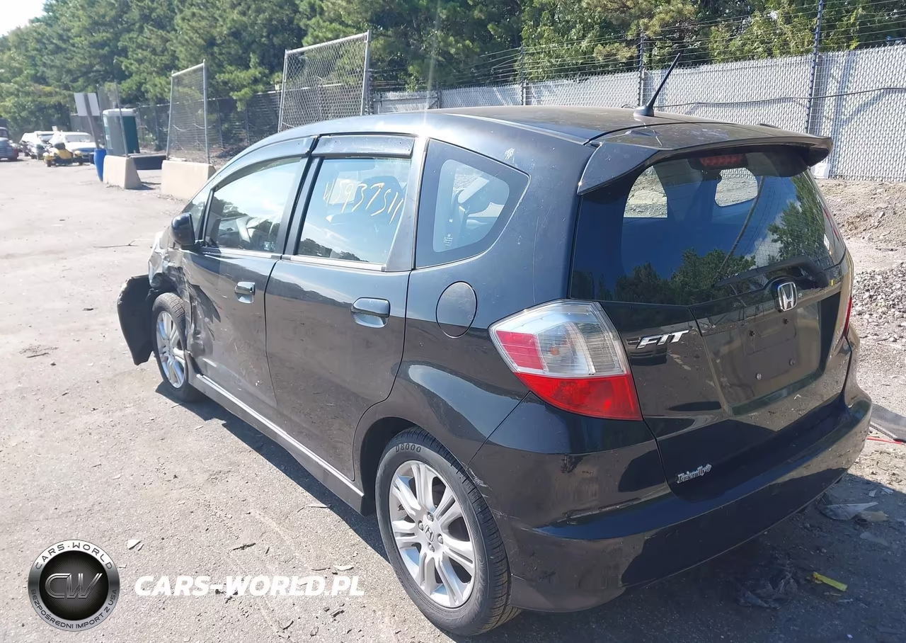 2011 Honda Fit Sport VIN:JHMGE8H55BC004558 - 3