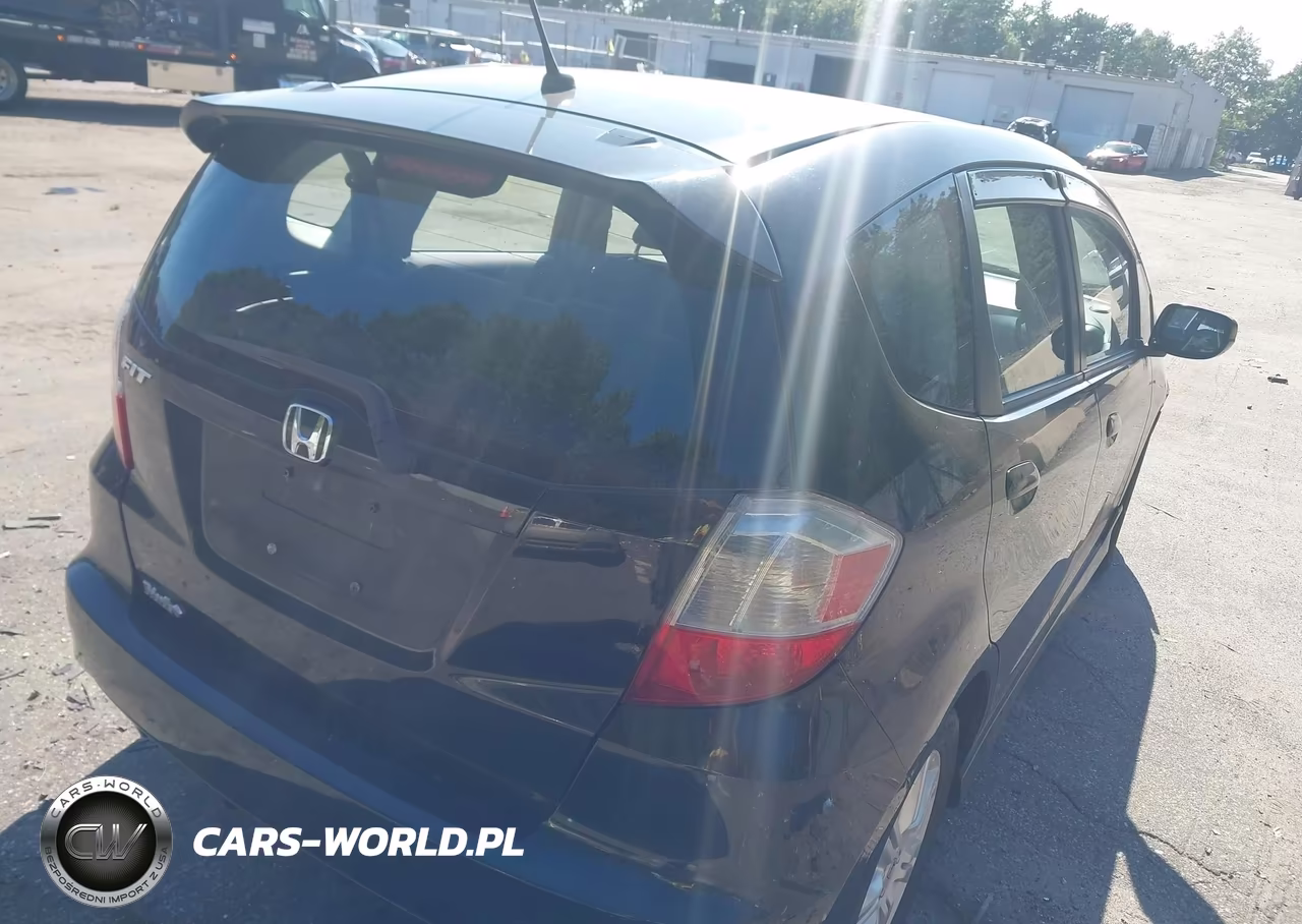 2011 Honda Fit Sport VIN:JHMGE8H55BC004558 - 4