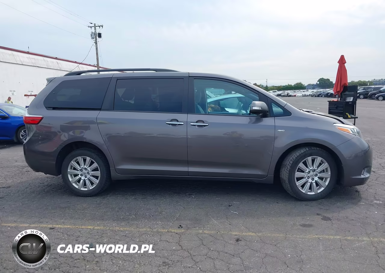 2017 Toyota Sienna Limited 7 Passenger VIN:5TDDZ3DC0HS152382 - 13