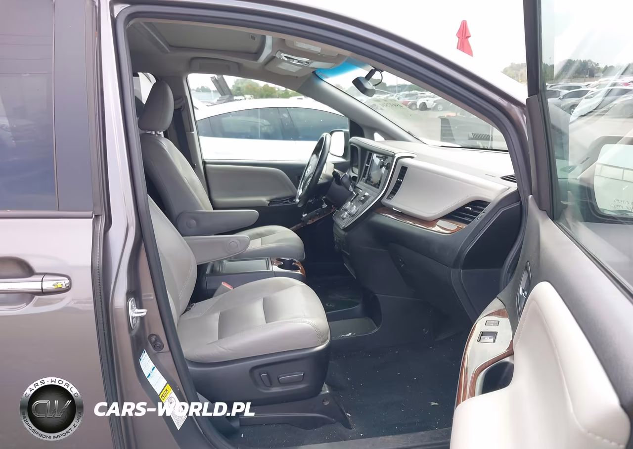 2017 Toyota Sienna Limited 7 Passenger VIN:5TDDZ3DC0HS152382 - 5