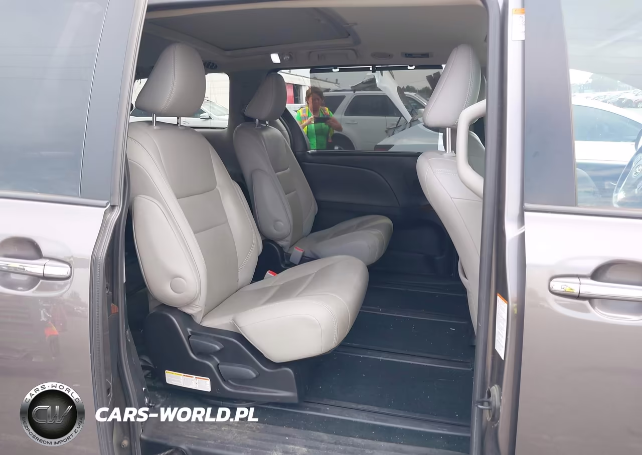2017 Toyota Sienna Limited 7 Passenger VIN:5TDDZ3DC0HS152382 - 8