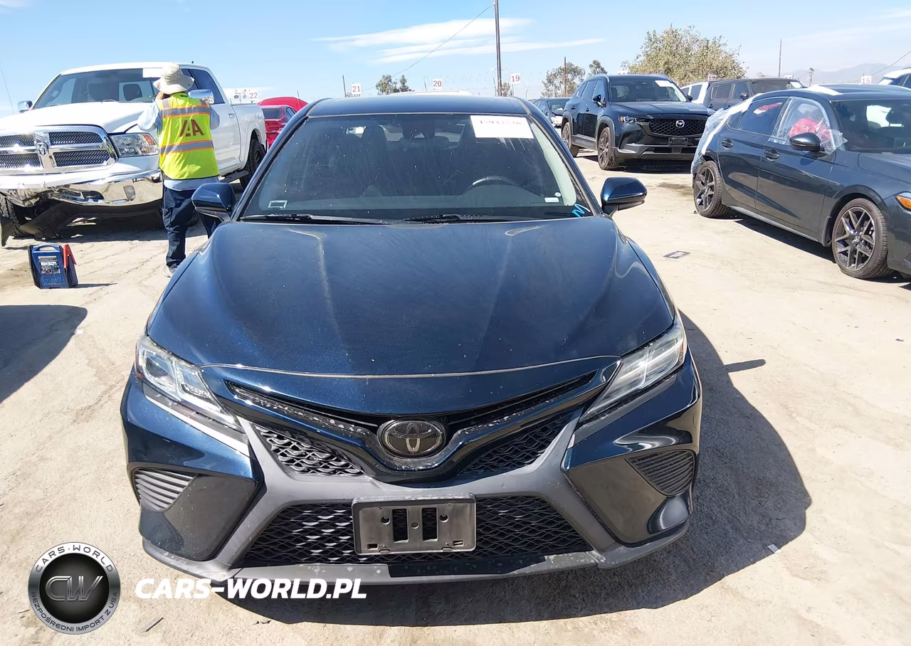 2020 Toyota Camry Se VIN:4T1G11AKXLU942406 - 12