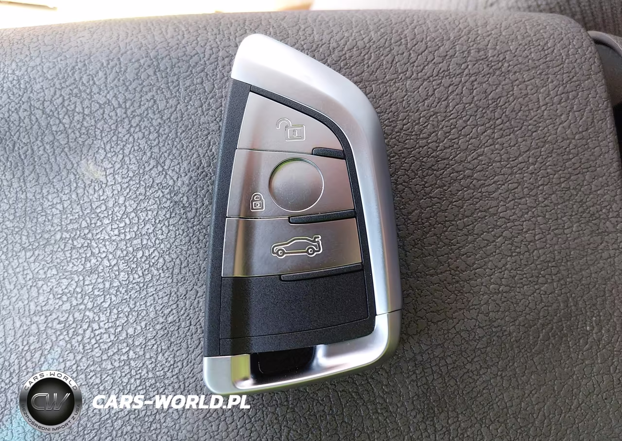 2015 BMW 750Li VIN:WBAYE8C54FD782005 - 11