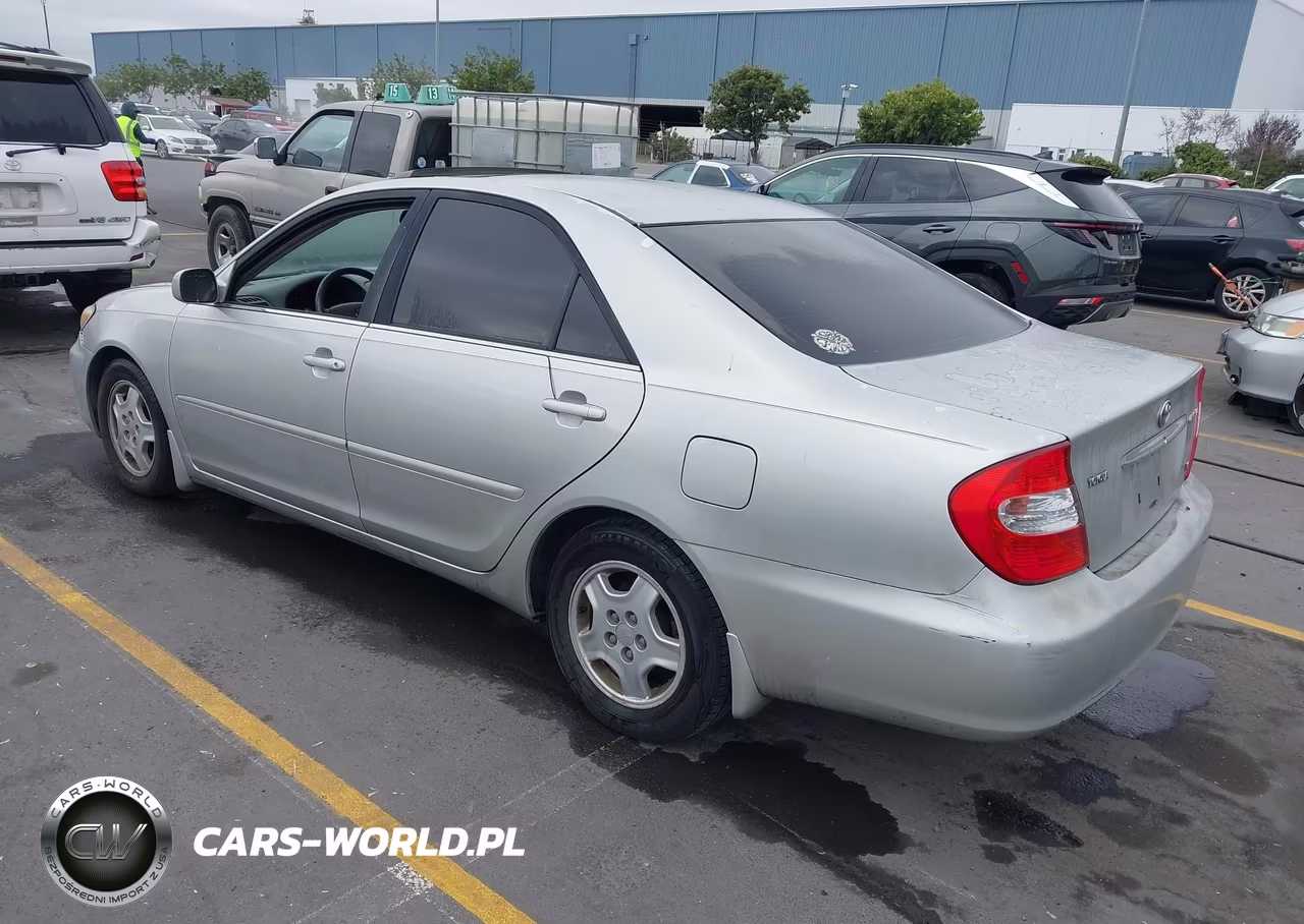 2002 Toyota Camry Le VIN:4T1BF32K32U533748 - 3