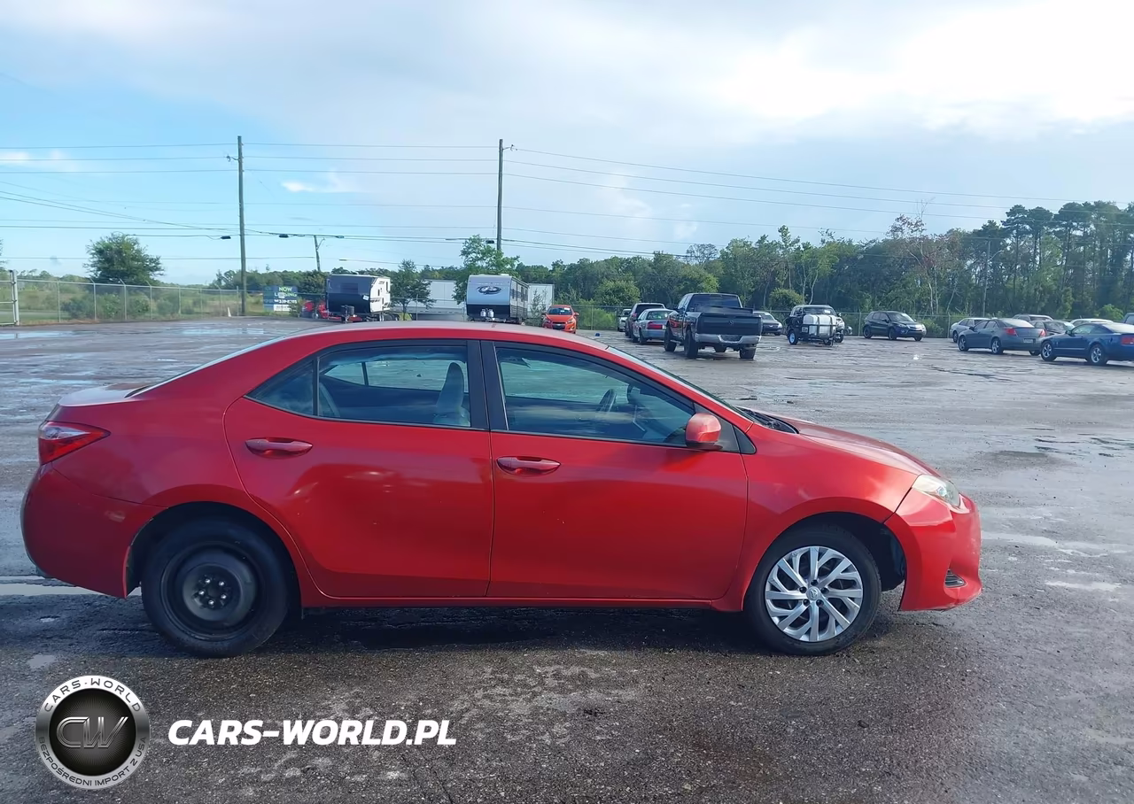 2018 Toyota Corolla Le VIN:5YFBURHE2JP770130 - 13