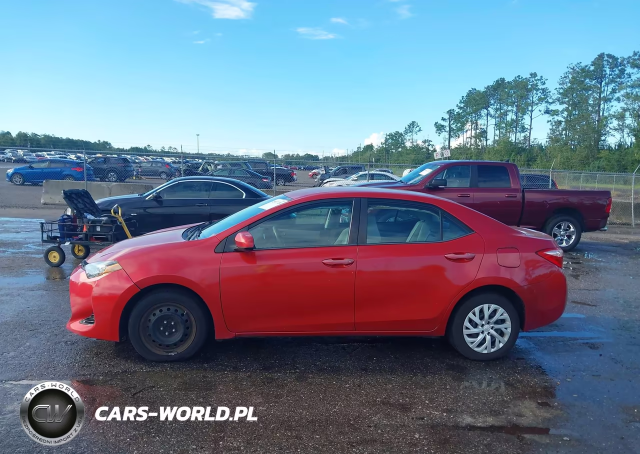 2018 Toyota Corolla Le VIN:5YFBURHE2JP770130 - 14