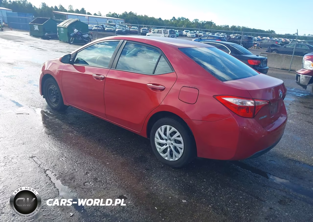 2018 Toyota Corolla Le VIN:5YFBURHE2JP770130 - 3