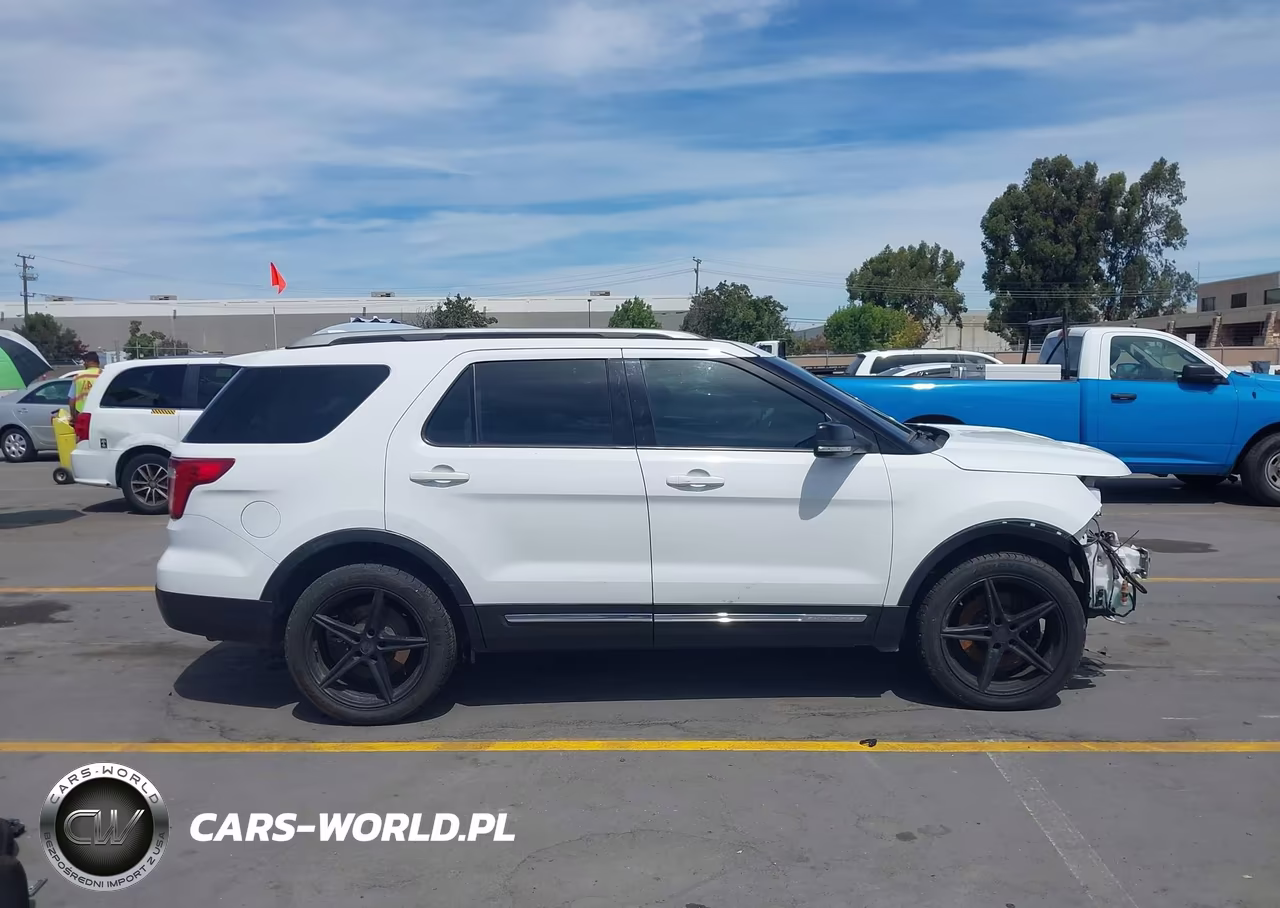 2017 Ford Explorer Xlt VIN:1FM5K7D80HGE12085 - 14
