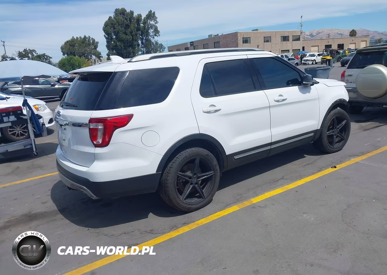 2017 Ford Explorer Xlt VIN:1FM5K7D80HGE12085 - 4