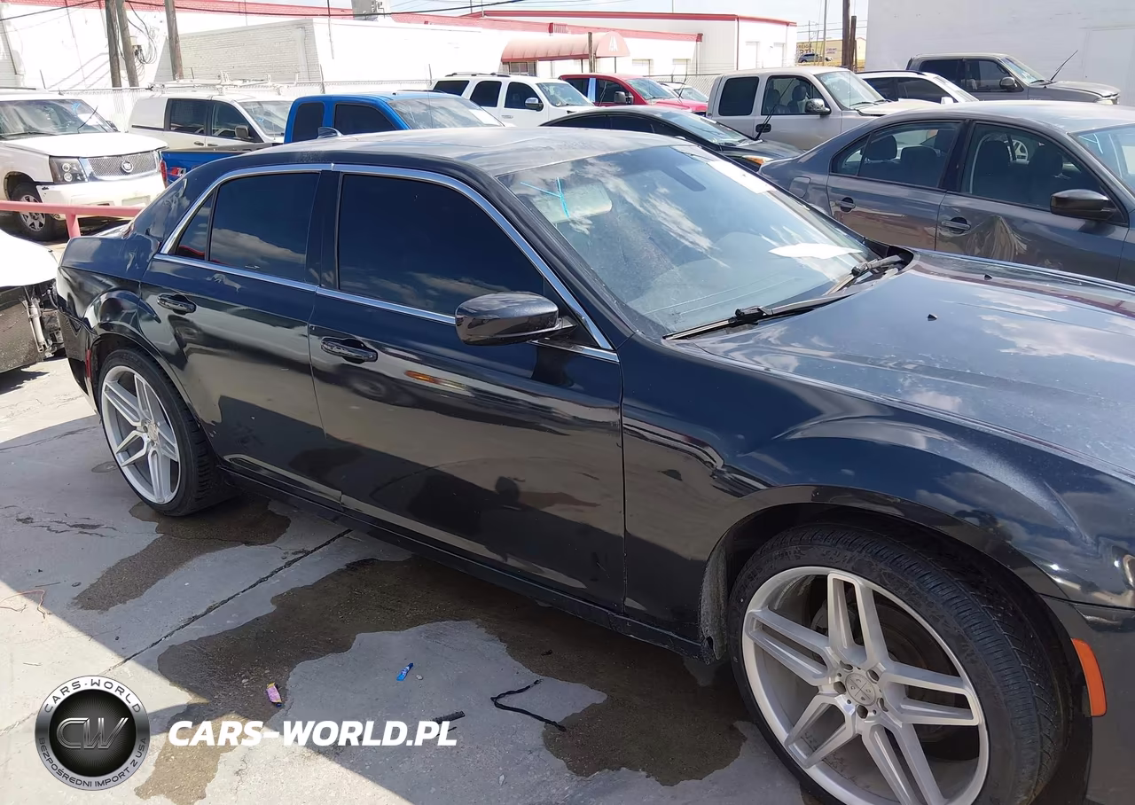 2017 Chrysler 300 Limited VIN:2C3CCAAG0HH512035 - 13