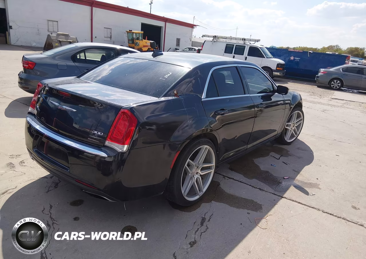 2017 Chrysler 300 Limited VIN:2C3CCAAG0HH512035 - 4