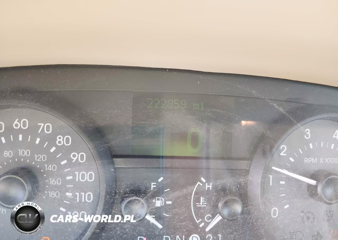 2008 Mercury Grand Marquis Ls VIN:2MEFM75V88X661458 - 7