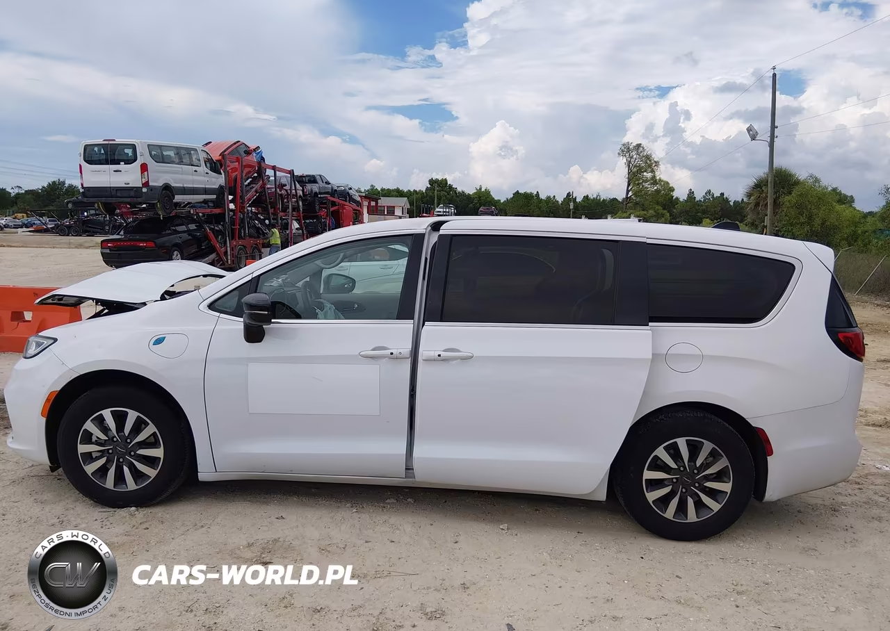 2024 Chrysler Pacifica Hybrid Select VIN:2C4RC1S77RR185147 - 14