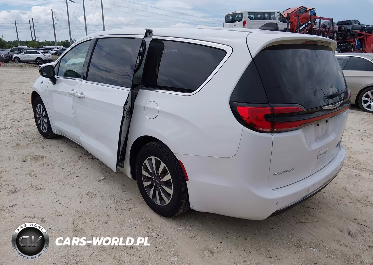 2024 Chrysler Pacifica Hybrid Select VIN:2C4RC1S77RR185147 - 3