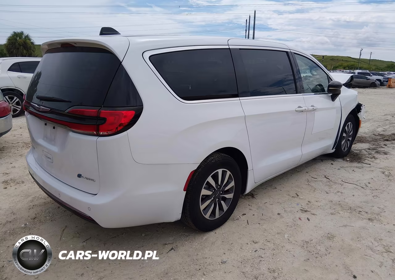 2024 Chrysler Pacifica Hybrid Select VIN:2C4RC1S77RR185147 - 4