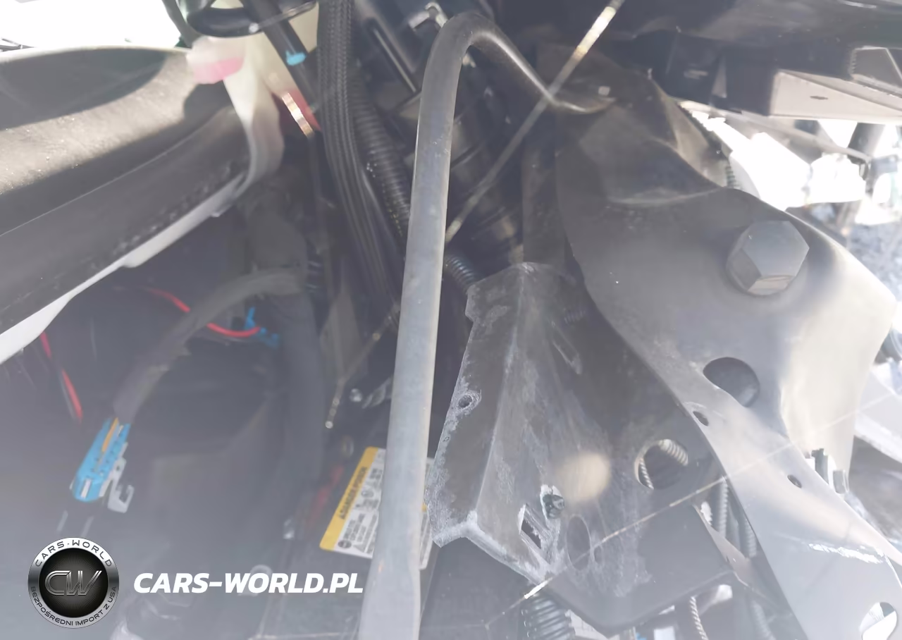 2025 Chevrolet Express Cutaway Work Van VIN:1GB0GSF78S1259719 - 9
