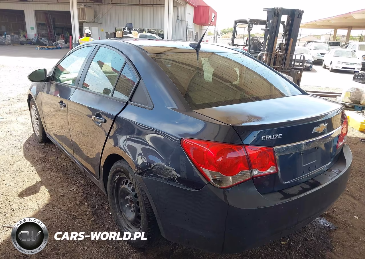 2014 Chevrolet Cruze Ls Auto VIN:1G1PA5SH3E7410018 - 3