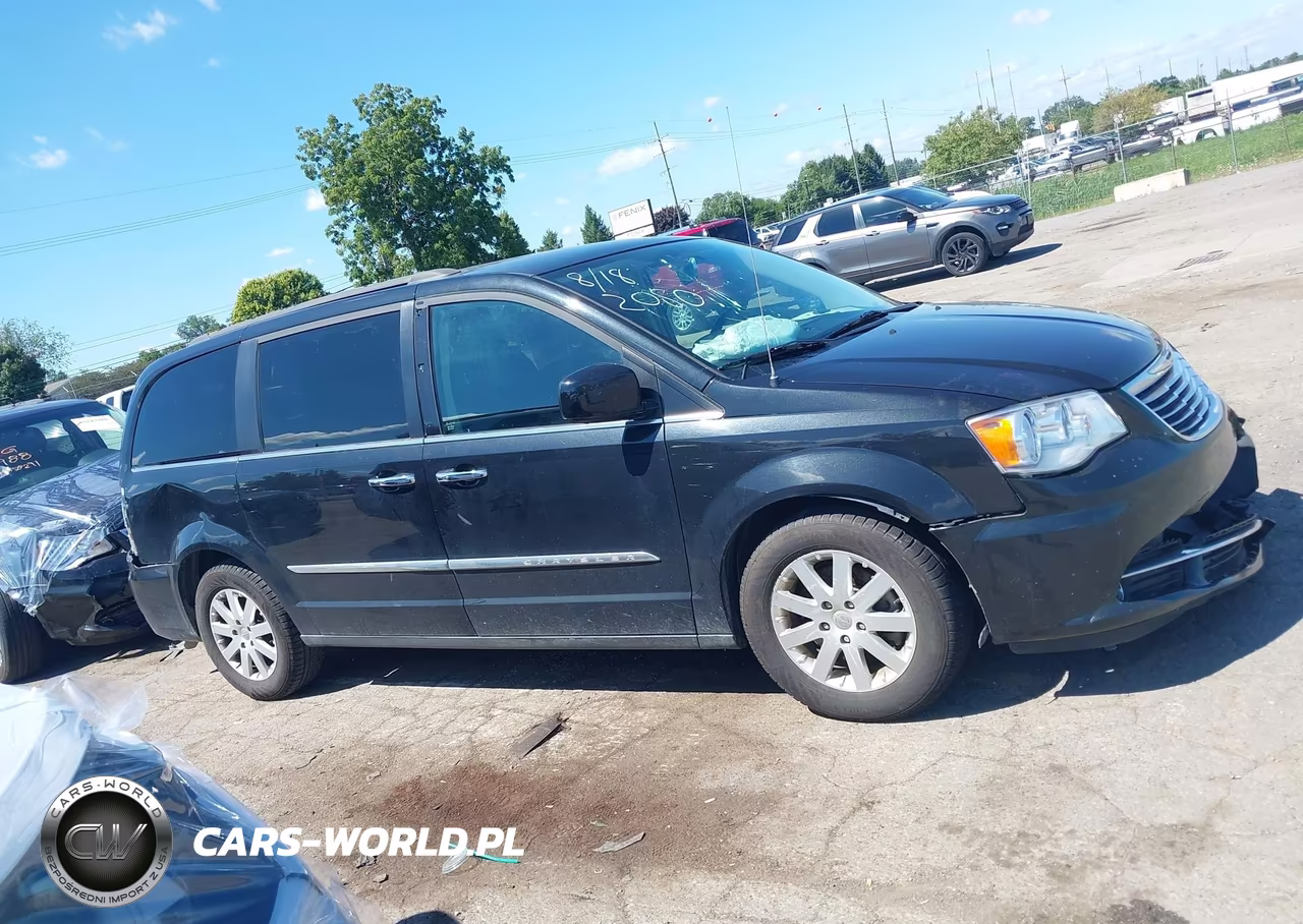 2015 Chrysler Town & Country Touring VIN:2C4RC1BG1FR602080 - 13