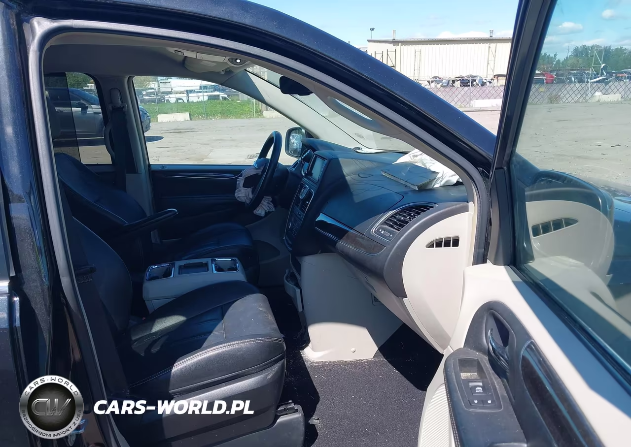 2015 Chrysler Town & Country Touring VIN:2C4RC1BG1FR602080 - 5