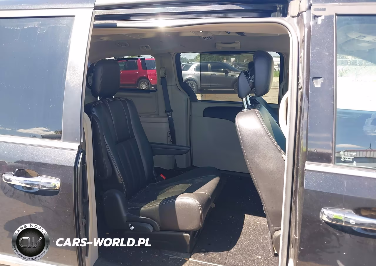 2015 Chrysler Town & Country Touring VIN:2C4RC1BG1FR602080 - 8