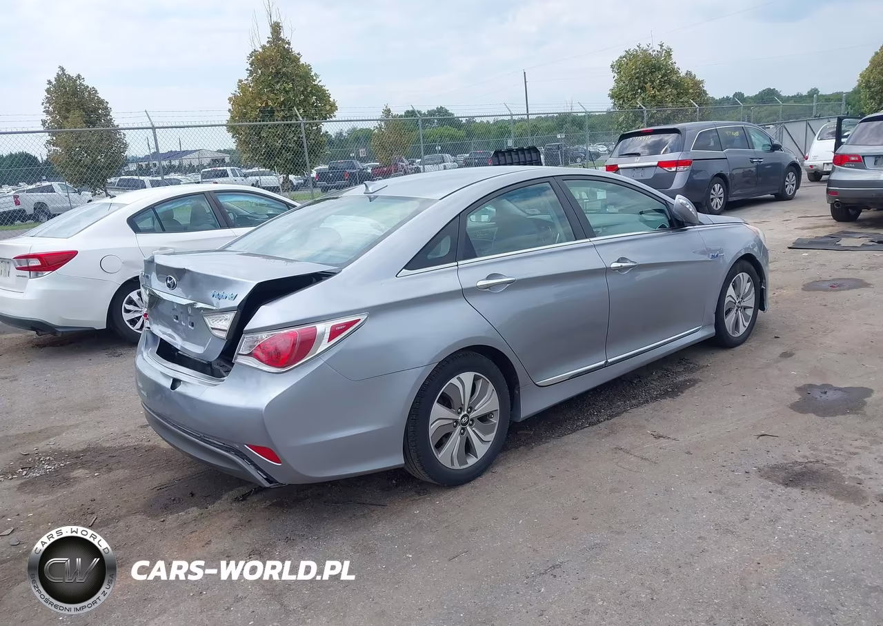 2015 Hyundai Sonata Hybrid VIN:KMHEC4A49FA127995 - 4