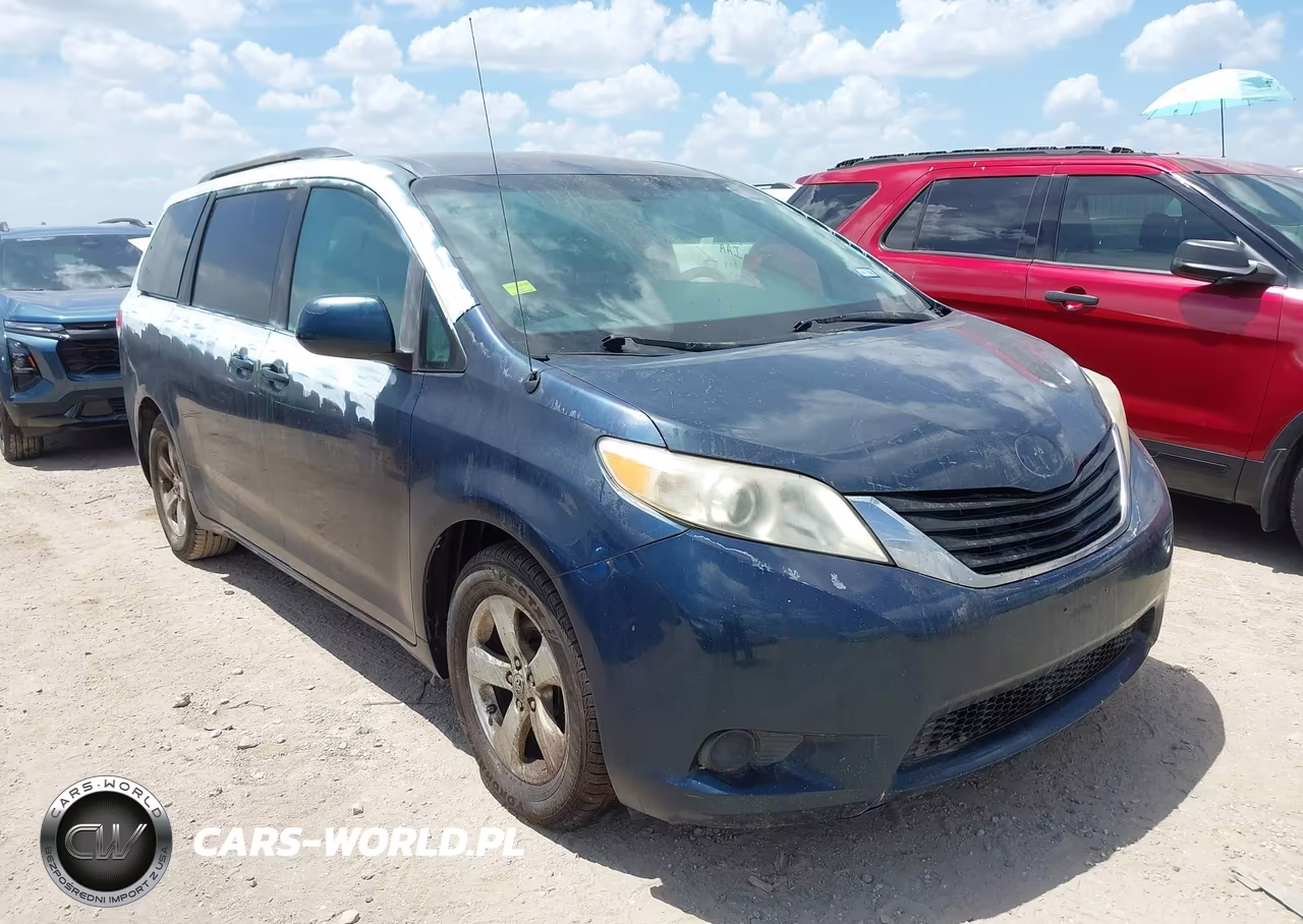 2011 Toyota Sienna Le V6 – zdjęcie 1 z 14