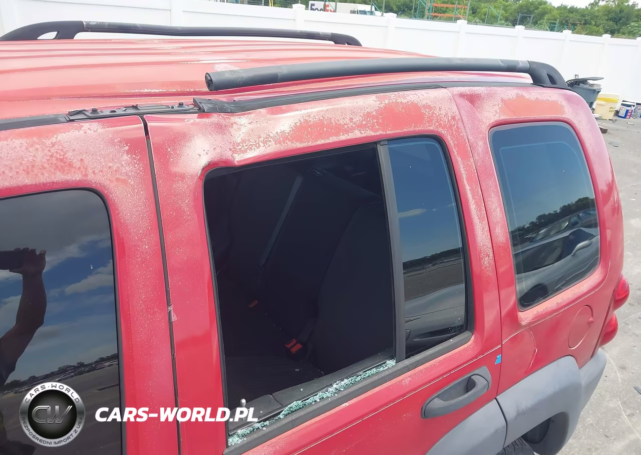 2003 Jeep Liberty Sport VIN:1J4GK48K03W633888 - 6