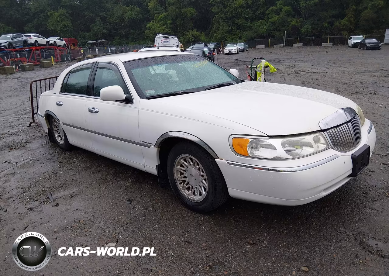 2001 Lincoln Town Car Signature
