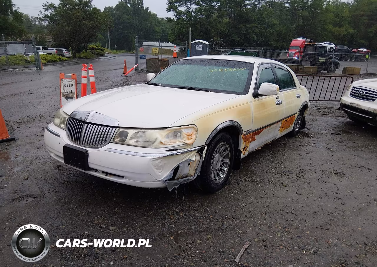 2001 Lincoln Town Car Signature VIN:1LNHM82W41Y644090 - 2