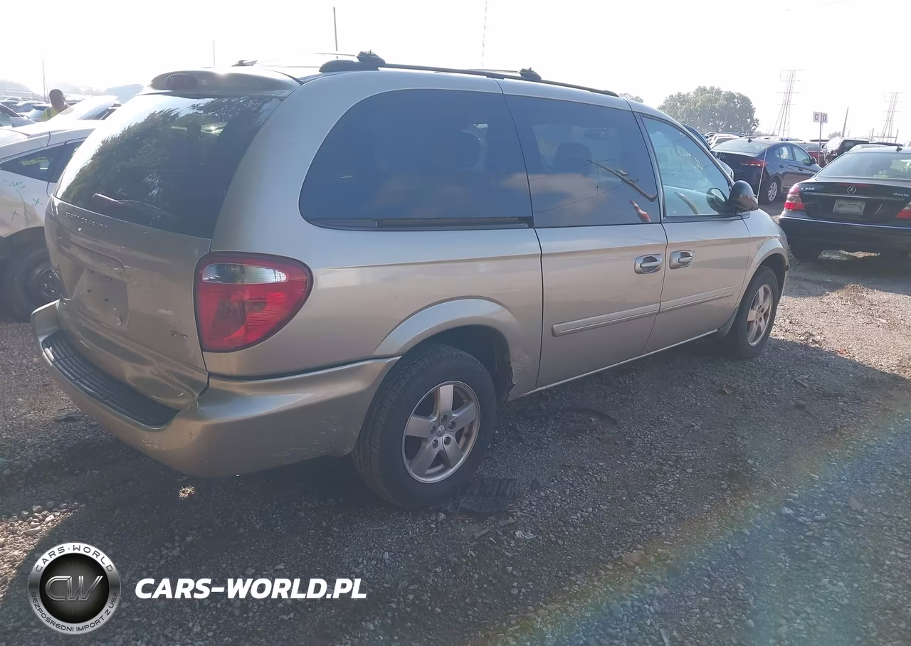 2005 Dodge Grand Caravan Sxt VIN:2D4GP44LX5R569377 - 4