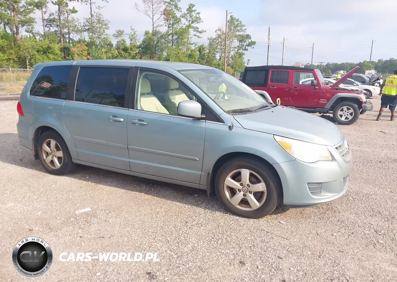 2010 Volkswagen Routan Se – zdjęcie 1 z 11