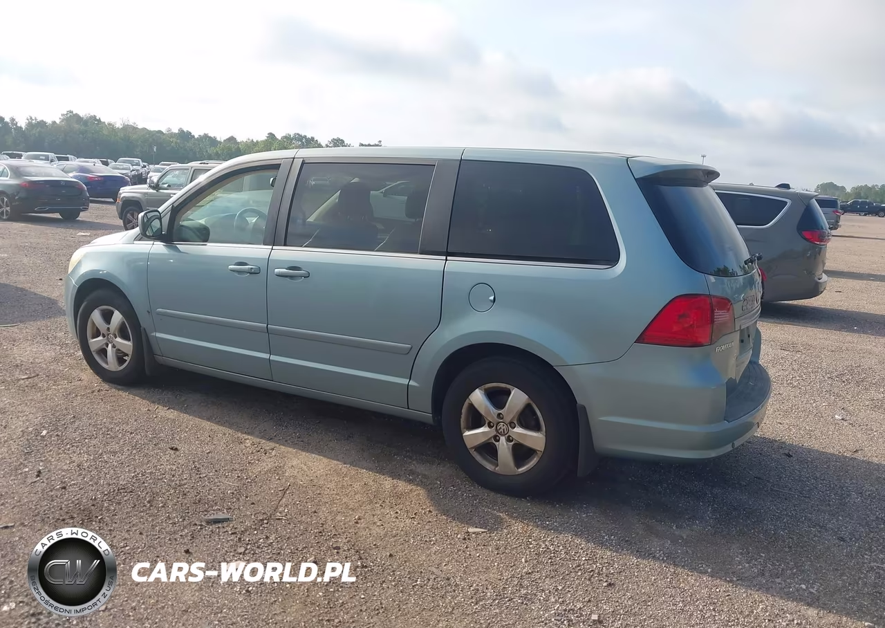 2010 Volkswagen Routan Se VIN:2V4RW3D12AR280267 - 3