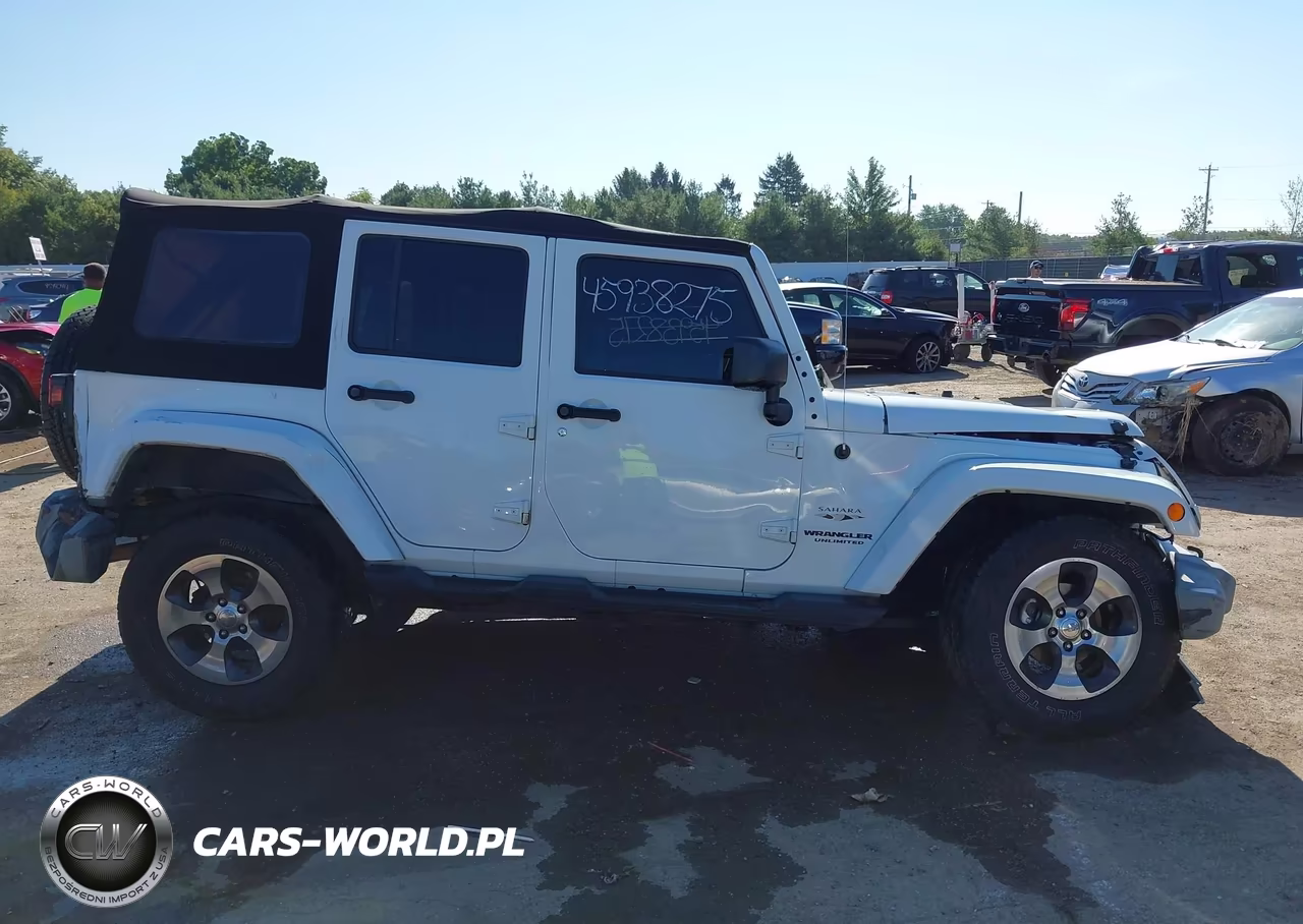 2017 Jeep Wrangler Unlimited Sahara 4X4 VIN:1C4HJWEG6HL559281 - 13