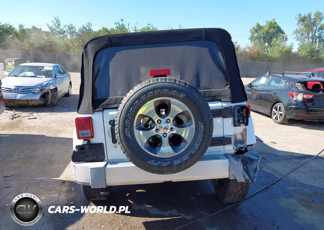 2017 Jeep Wrangler Unlimited Sahara 4X4 VIN:1C4HJWEG6HL559281 - 16