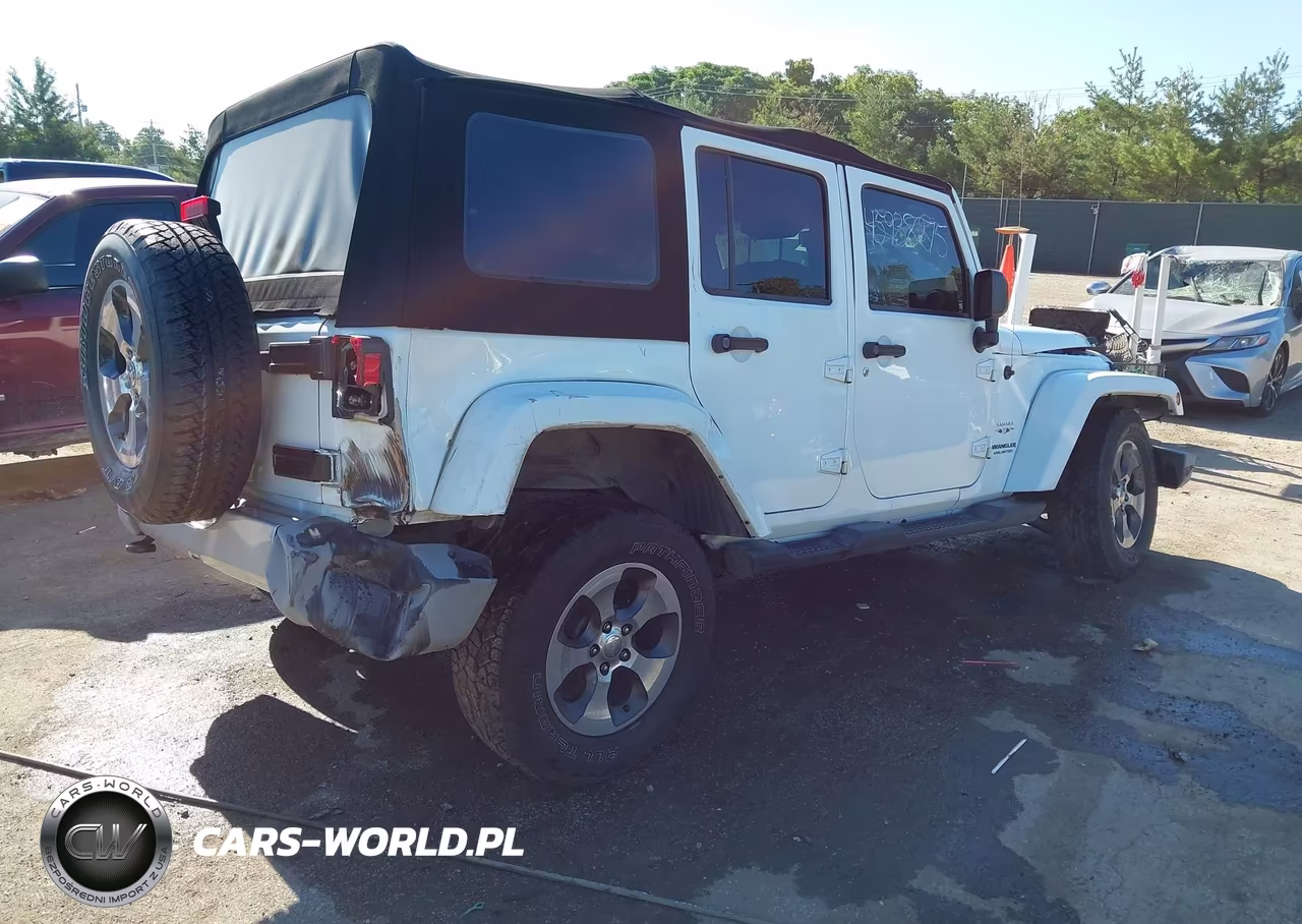 2017 Jeep Wrangler Unlimited Sahara 4X4 VIN:1C4HJWEG6HL559281 - 4